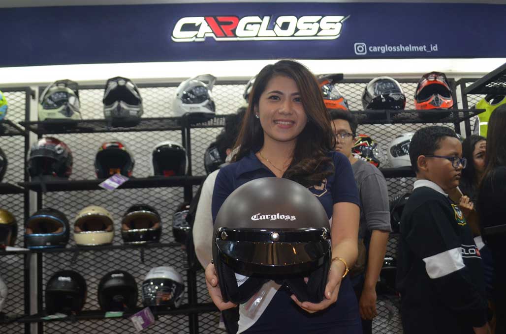 Tengok Helm Cargloss Jokowi Hasil Belanja di IMOS 2018