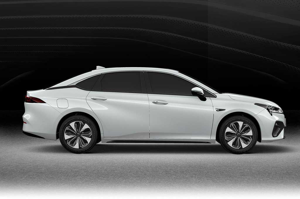 GAC Motor Tantang Tesla dengan Aion S