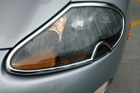 Lampu Mobil Berembun, Tanda Segel Penutup Tidak Rapat