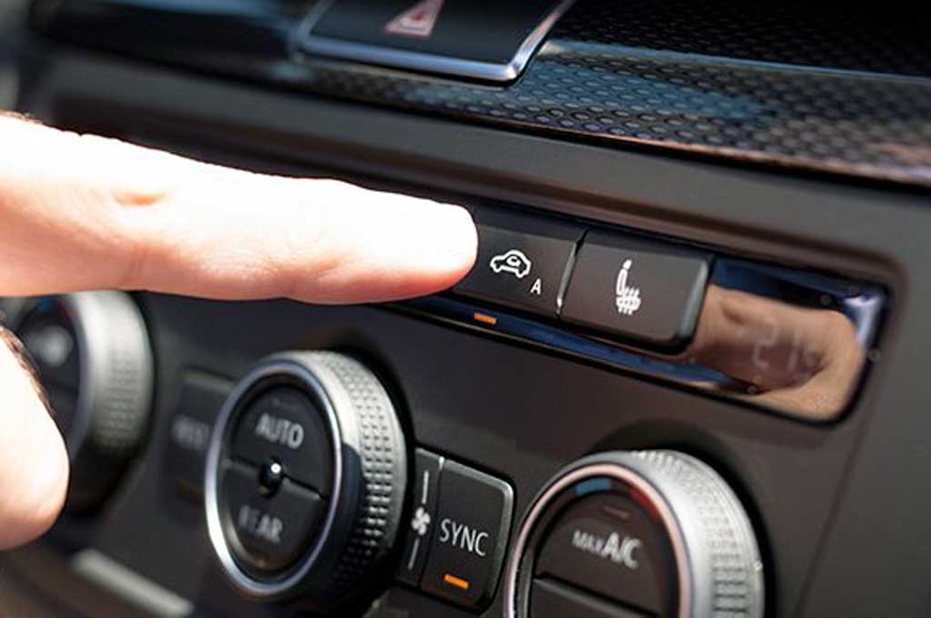 Penyebab Munculnya Embun di Kaca Mobil