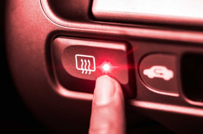 Optimalkan Fitur Defogger Mobil saat Hujan