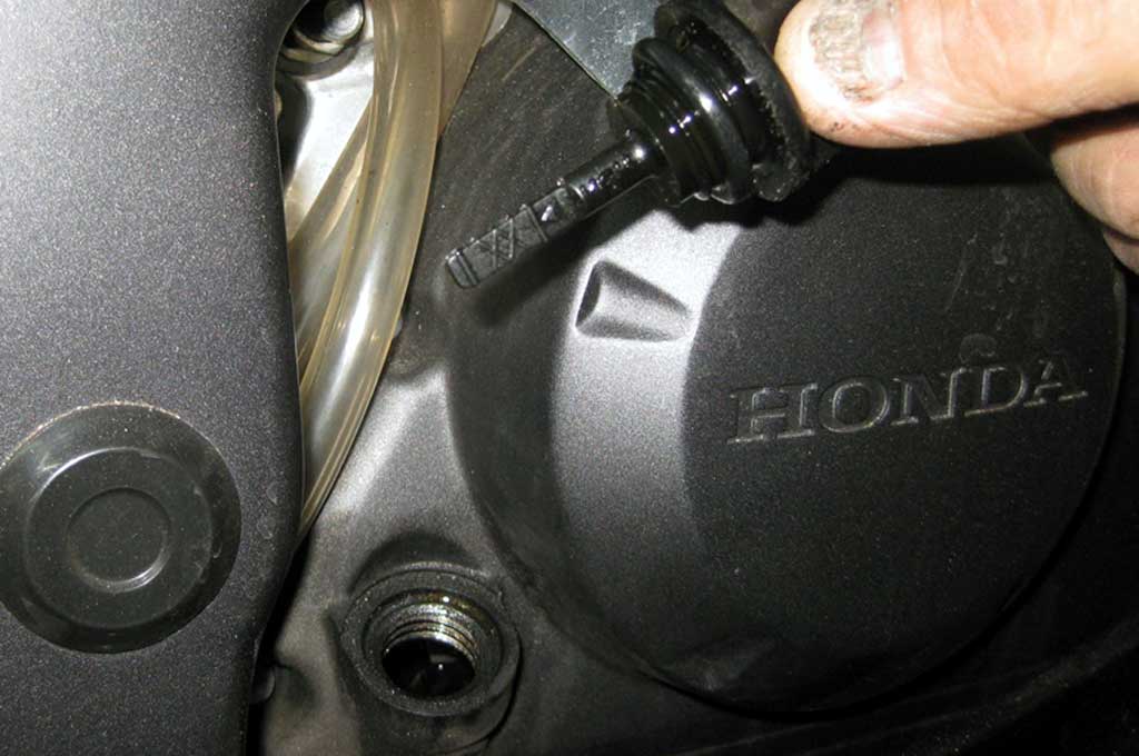 Cek Kondisi Oli Sepeda Motor, Wajib agar Tak Mogok