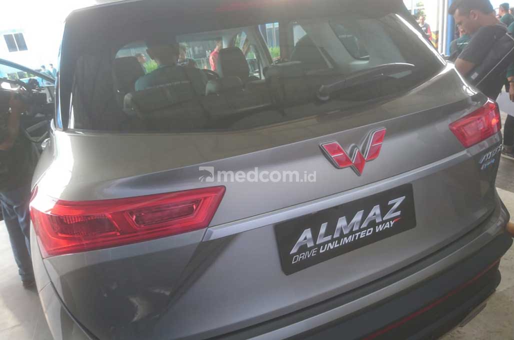 Wuling Almaz, Siap 'Perang' di Segmen SUV Bermesin Kecil