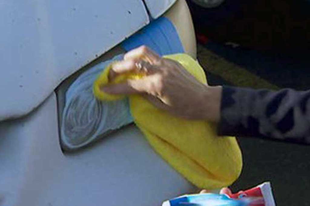 Trik Bikin Bening Mika Lampu Pakai Pasta Gigi