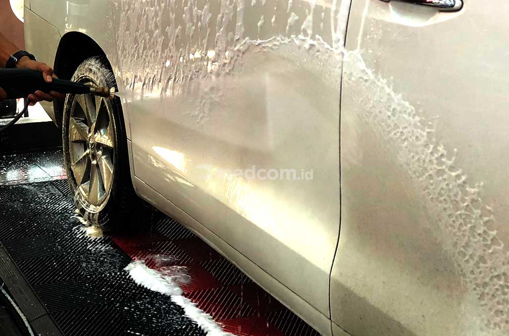 Cuci Mobil Tanpa Sentuh Bodi, Bikin Cat Lebih Awet?