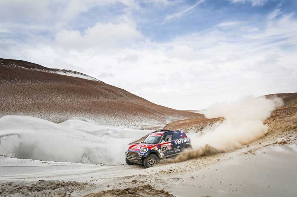 Al-Attiyah Ungguli Peterhansel di Lintasan Berdebu Etape-4