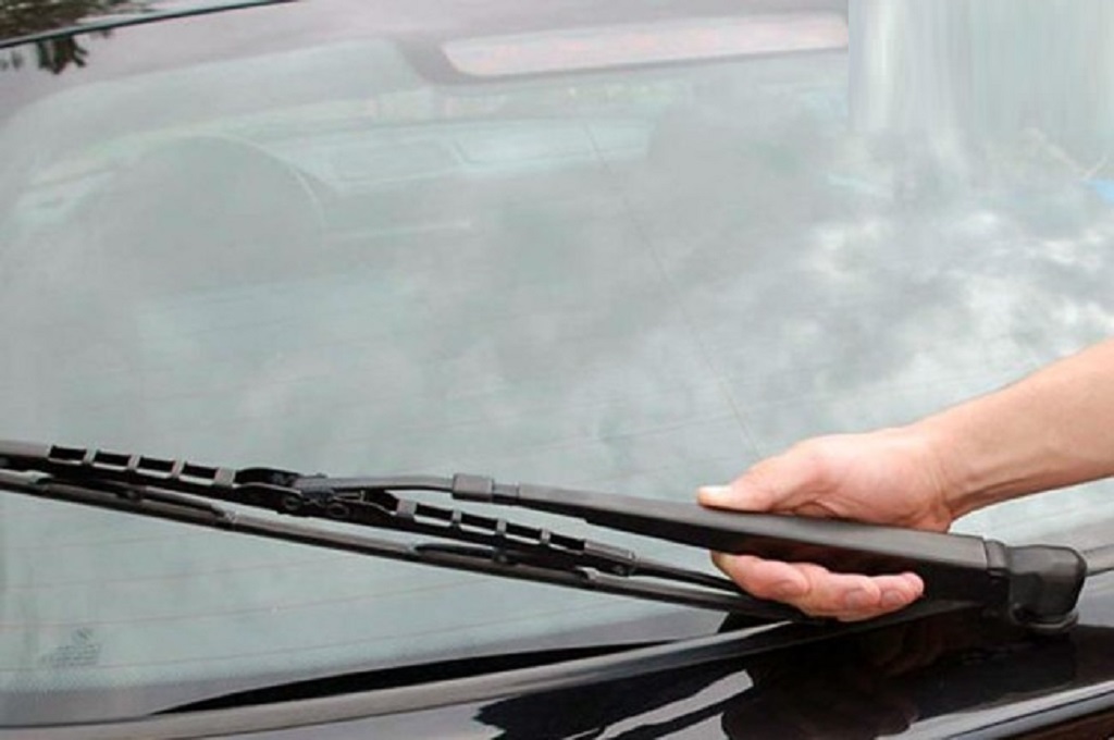 Jangan Lalai Ganti Wiper Jika Tak Ingin Kaca Mobil Baret