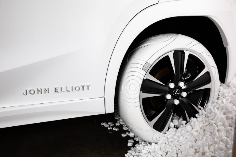 Lexus Riset Ban Terinspirasi Sepatu Nike Air Force 1