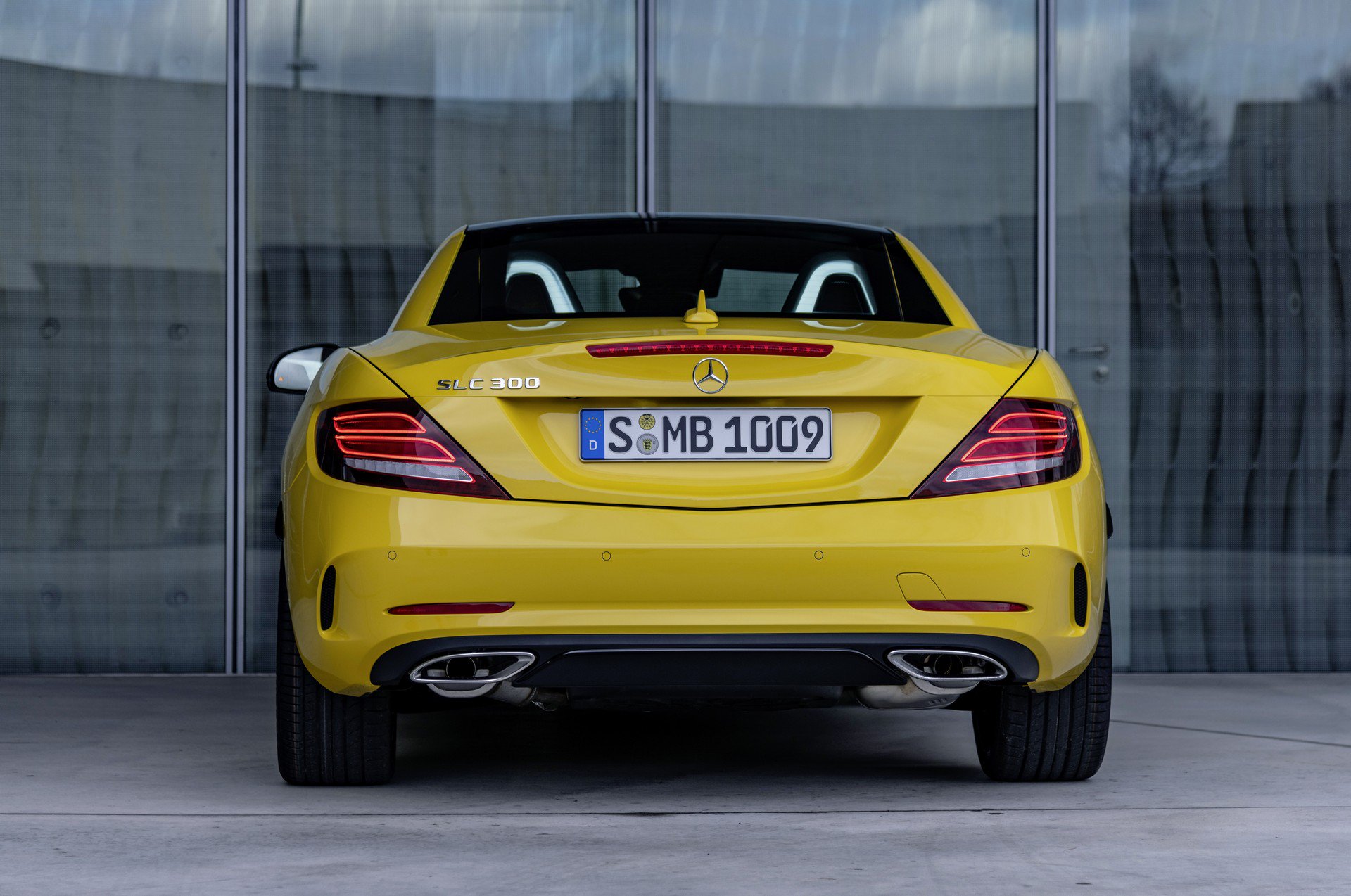 Sebelum 'Disuntik Mati', Mercedes-Benz Kenalkan SLC Final Edition