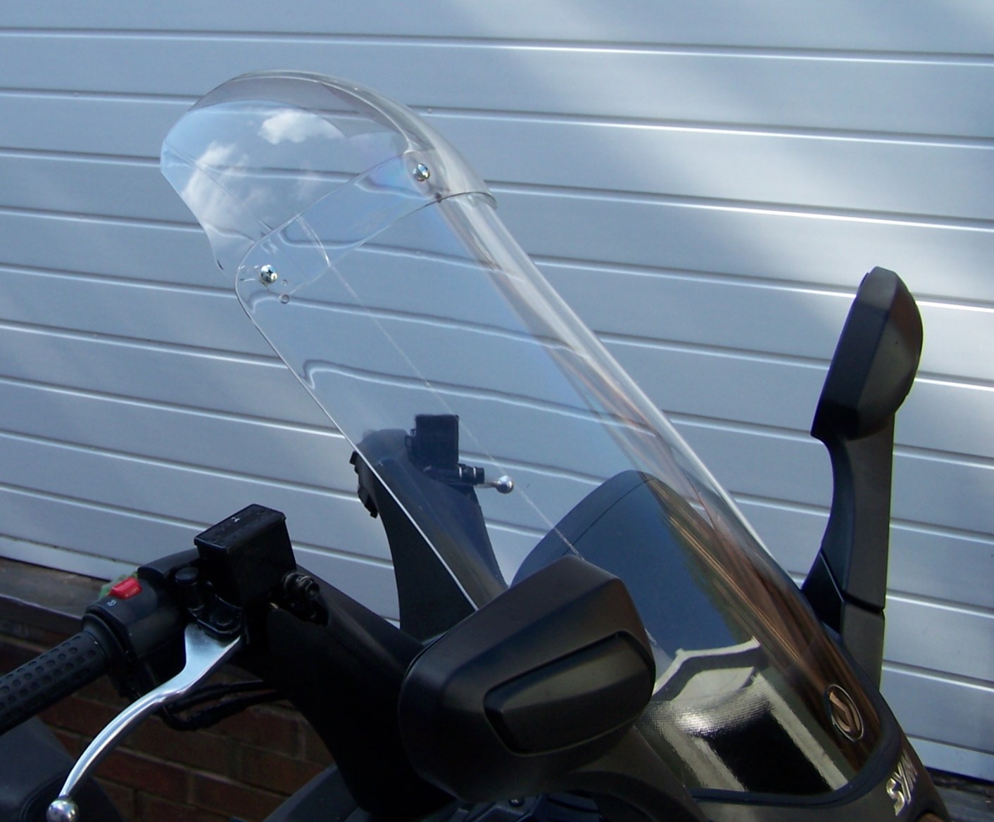 Cegah Masuk Angin, Coba Pasang Windshield di Motor