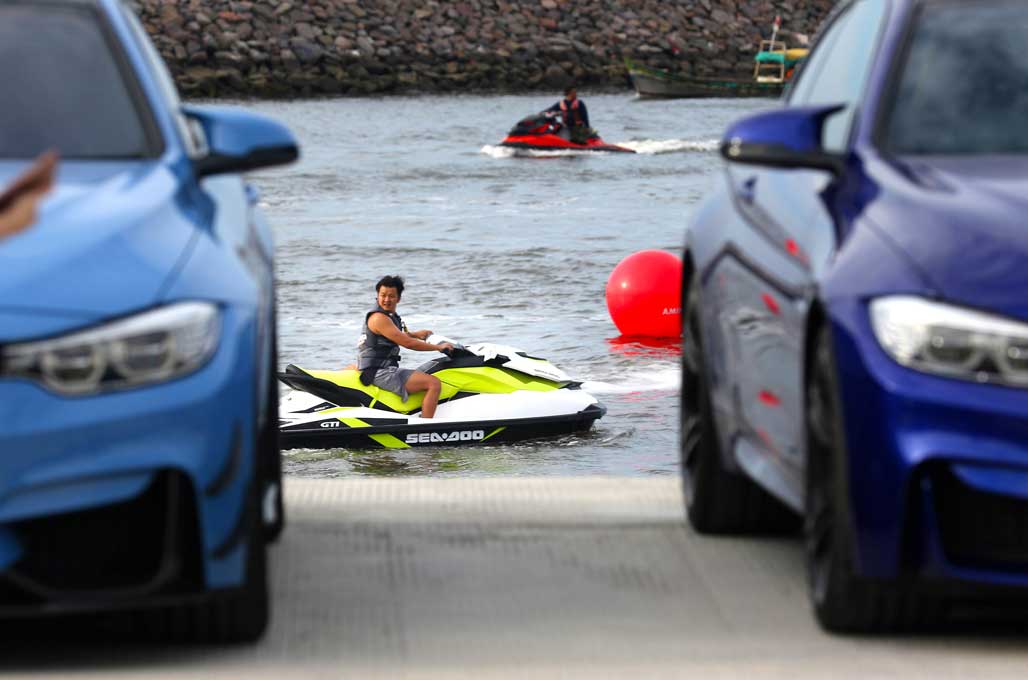 BMW MOCI Uji Ketangkasan Berkendara Jetski