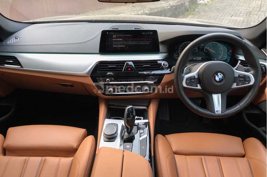 Jajal Kegantengan New BMW 530i M Sport