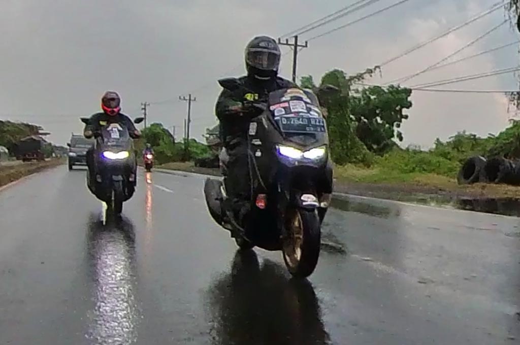 Cuaca Tak Menentu, Jas Hujan Wajib Nyaman Segala Kondisi