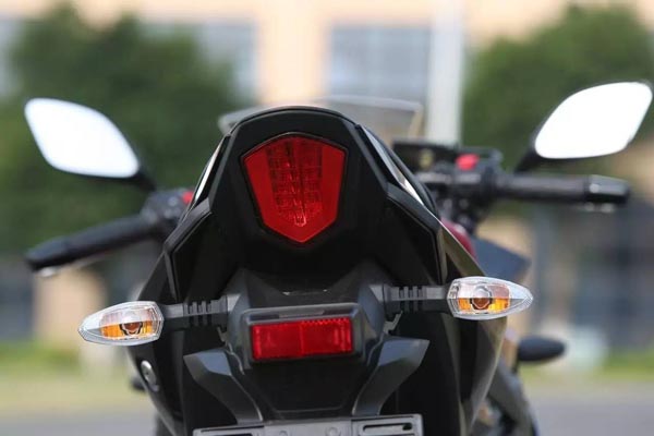 GSX-R250 Basis Mesin Inazuma Rilis di Tiongkok