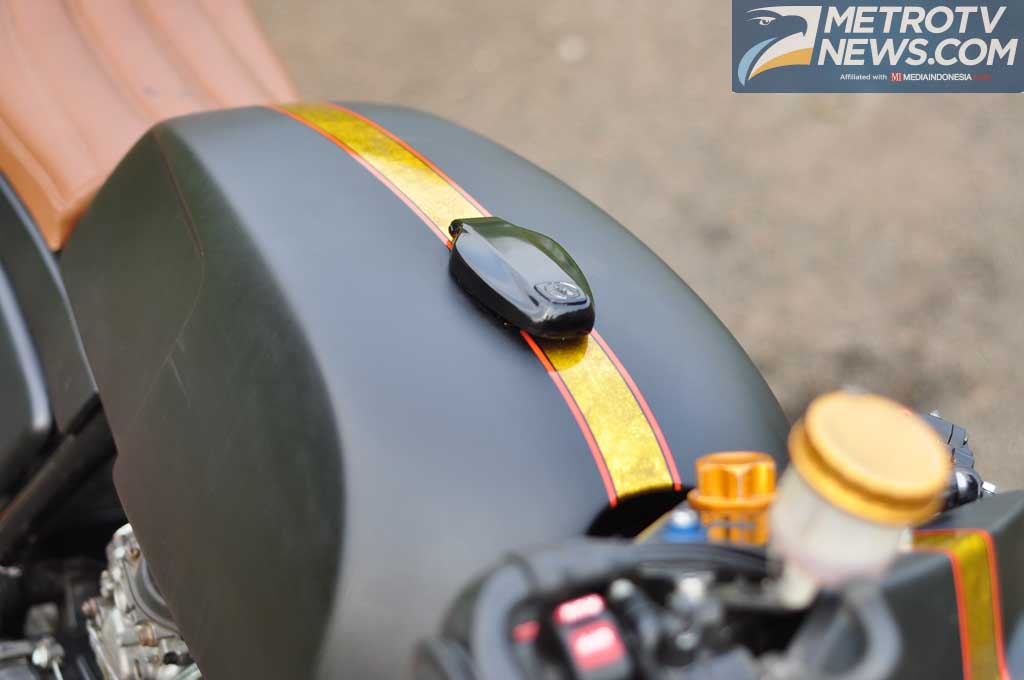 Honda CB400SF 1996, Adopsi Gaya <i>Cafe Racer</i>