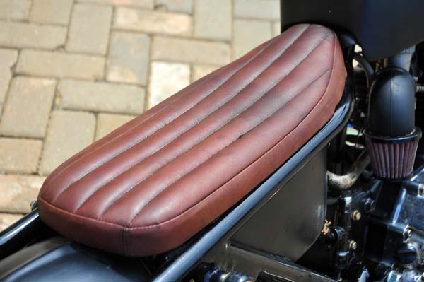 Honda Tiger 2010, <i>Brat Style Bobber</i> Ala Black Bagong