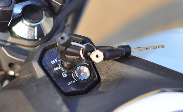 Agresifnya Sosok All New Honda CB150R Streetfire 