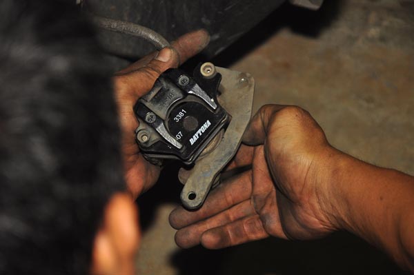 Komunitas Motor <i>Review</i> Performa Kampas Rem Daytona