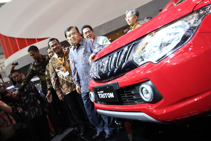 Jusuf Kalla Kunjungi Booth Peserta GIIAS 2015