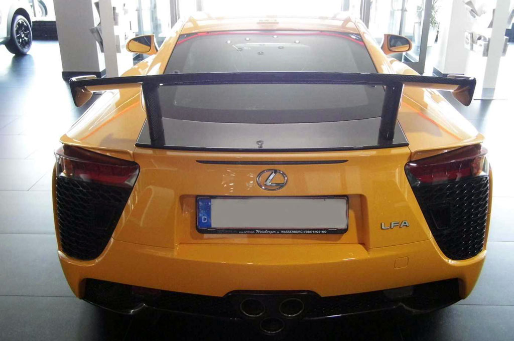 Lexus LFA Bertandatangan Akio Toyoda, Terjual Rp100 Miliar