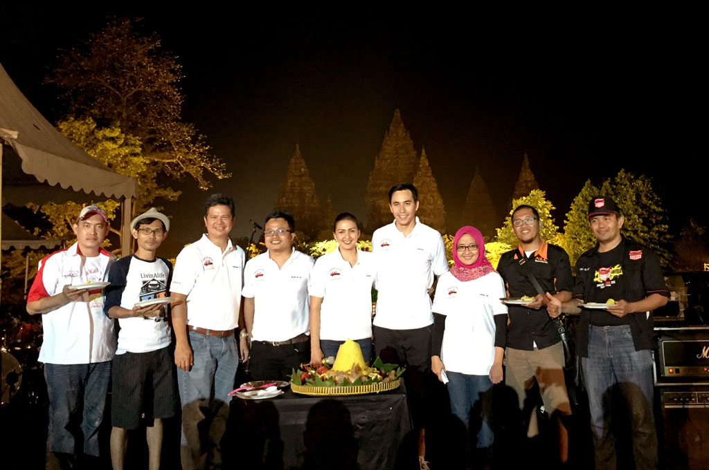 Komunitas Grand Livina Serbu Candi Prambanan