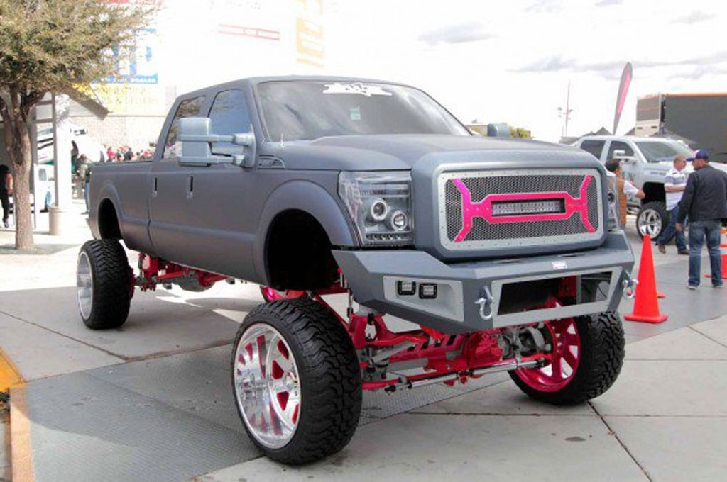 Sepuluh Kendaraan Terjelek dan Norak di SEMA 2015 