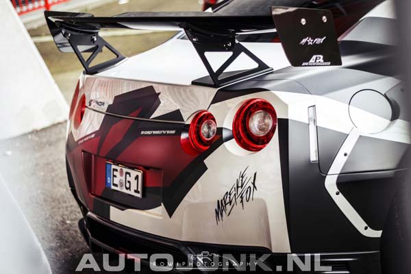 Modifikasi Nissan GT-R Ala Bintang Film Porno