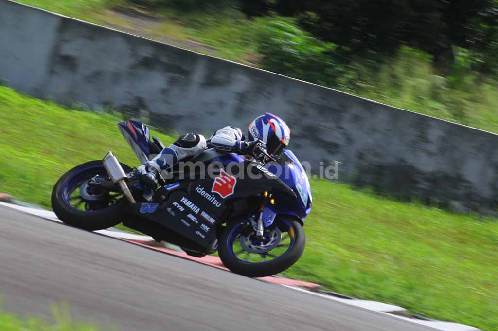 Bos Yamaha Indonesia, Gantung Helm?