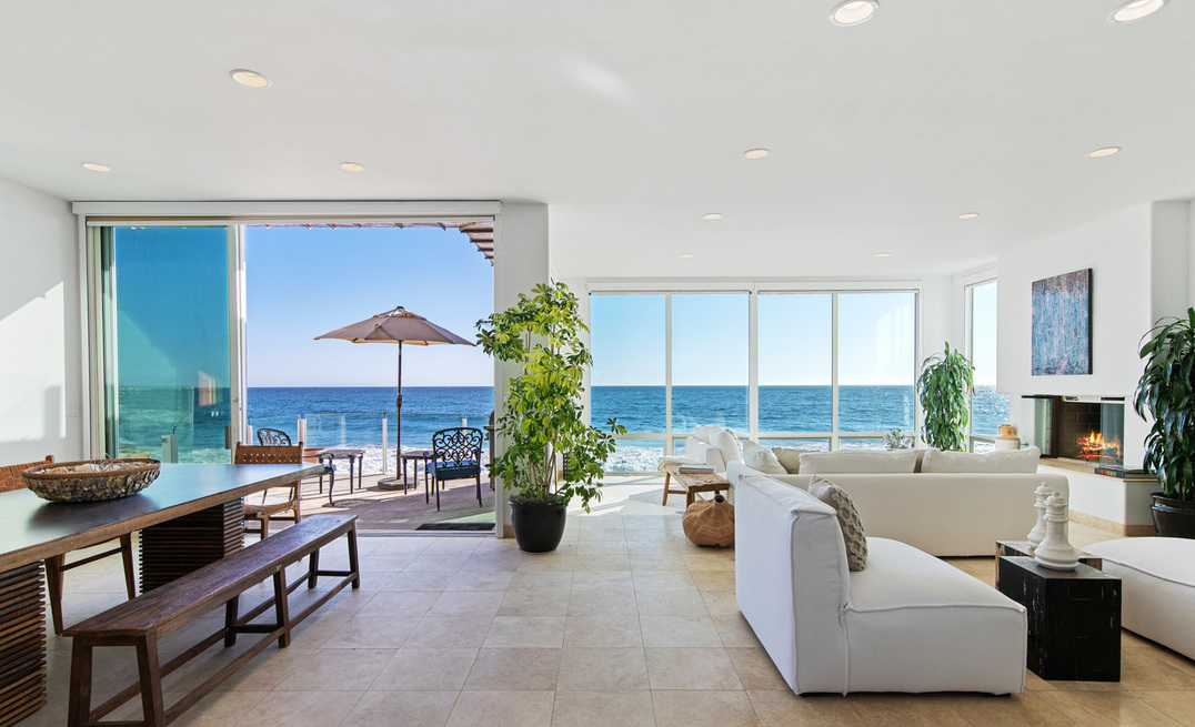 Intip Rumah Pantai Paris Hilton Seharga Rp120 Miliar