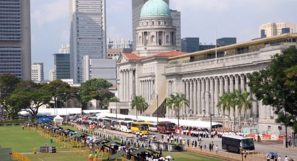 Air Disediakan untuk Warga Antre Lihat Jasad Lee Kuan Yew