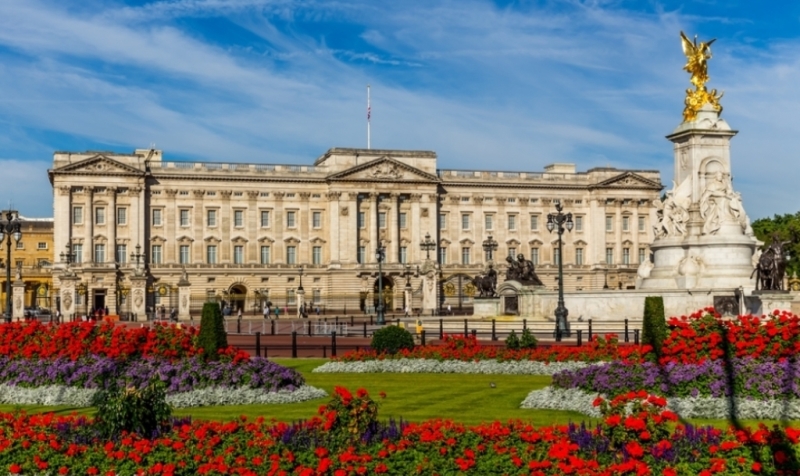 Istana Buckingham adalah kediaman Ratu Inggris. Sumber: Shutterstock