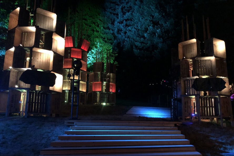 Panggung Konser dari Peti Kayu Apel