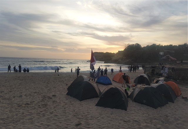 Sphinx Batu Karang di Pantai Klayar
