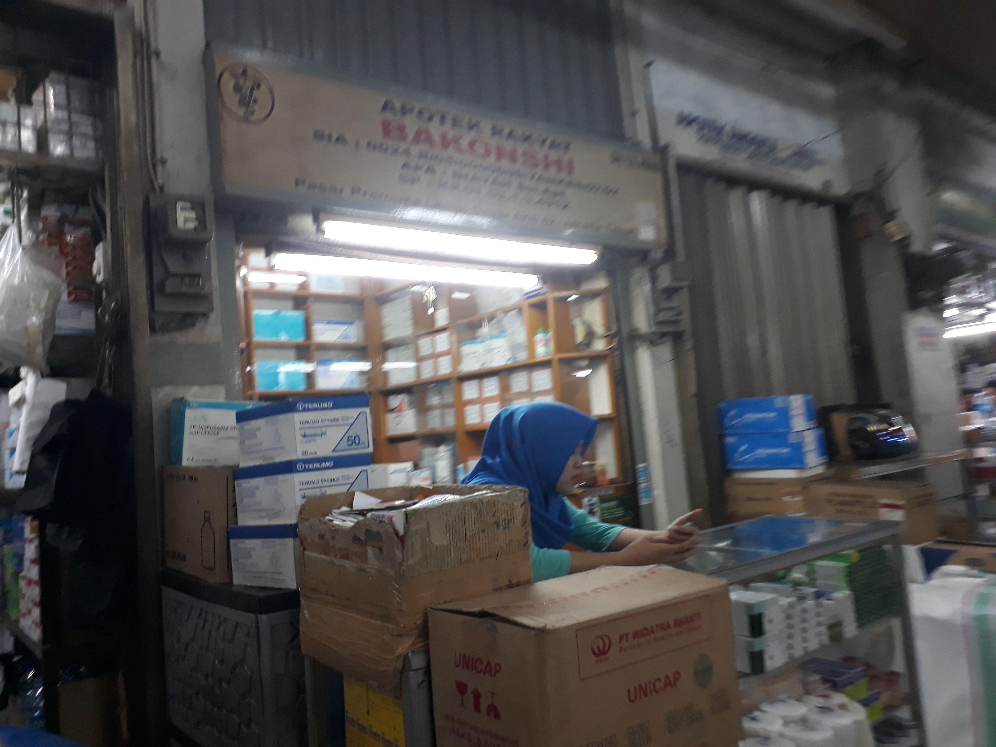 Butuh Pemasukan, Apotek Rakyat di Pasar Pramuka Buka Lagi
