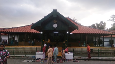 Masjid Pathok Negoro Plosokuning, Tempat Mengaji hingga Bahas Negara