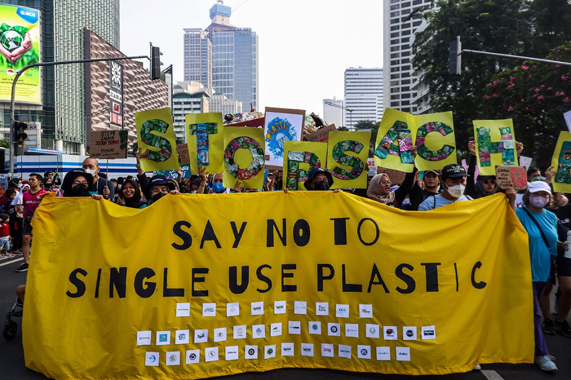 Jalan Terjal Mewujudkan Indonesia Merdeka dari Sampah Plastik