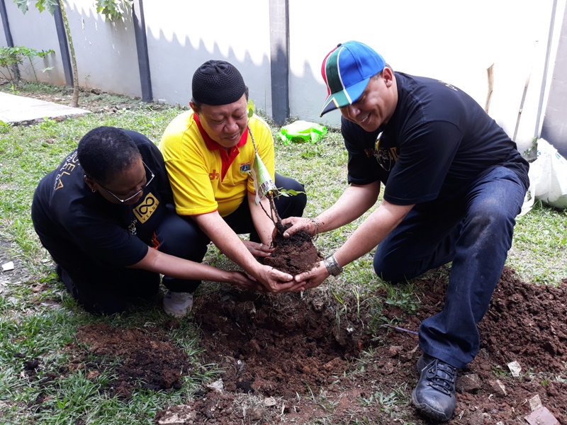 Pohon Kehidupan Ditanam saat Peringatan Mandela Day di Indonesia