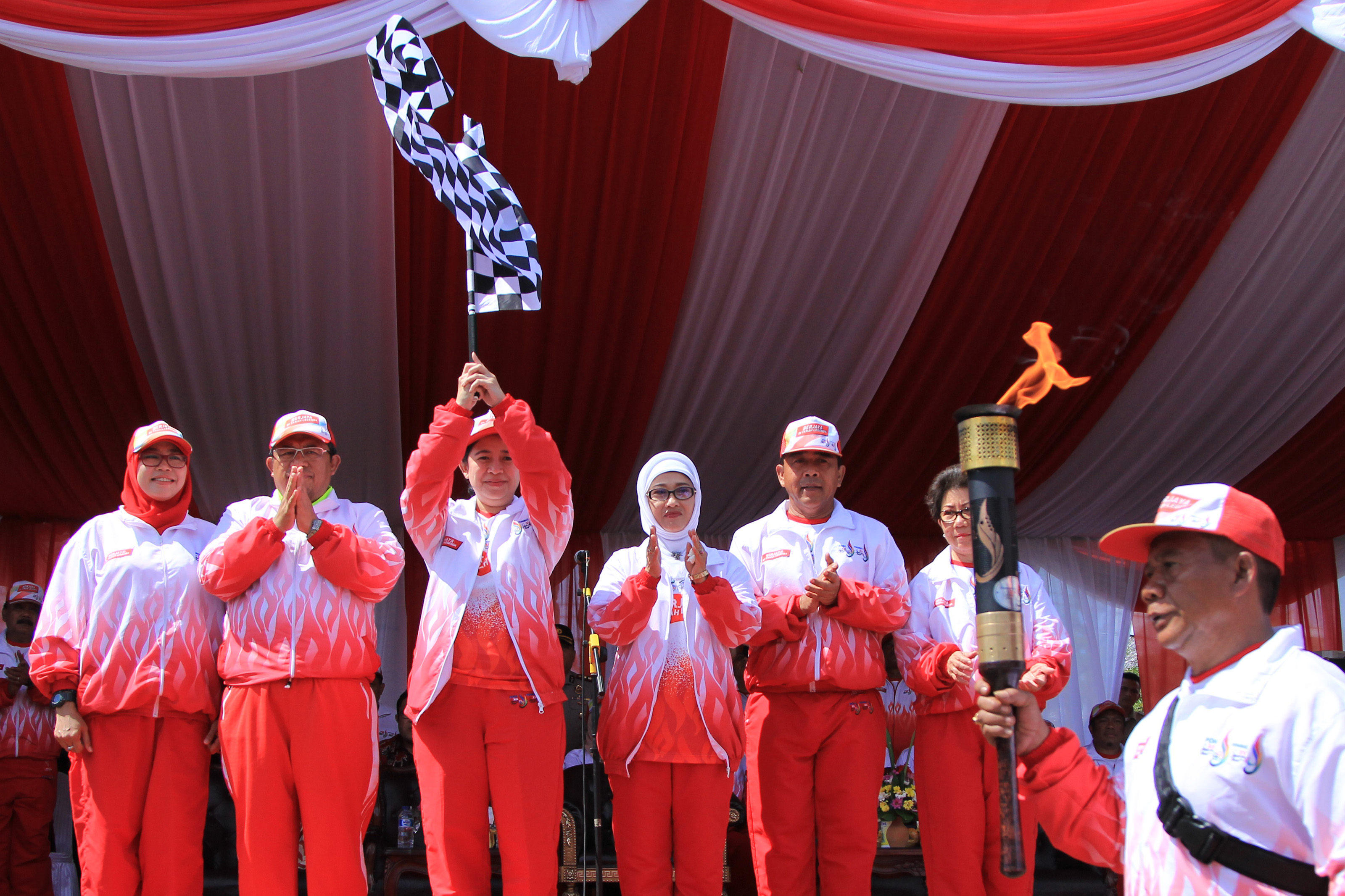 Kirab Api PON Sejauh 1005 Km Dilepas Menko Puan