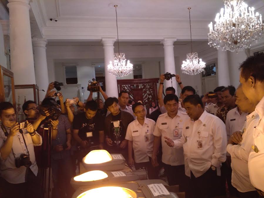 Pemprov Hibahkan 20 Ribu Lampu Jalan Bekas ke Pemkot Bekasi