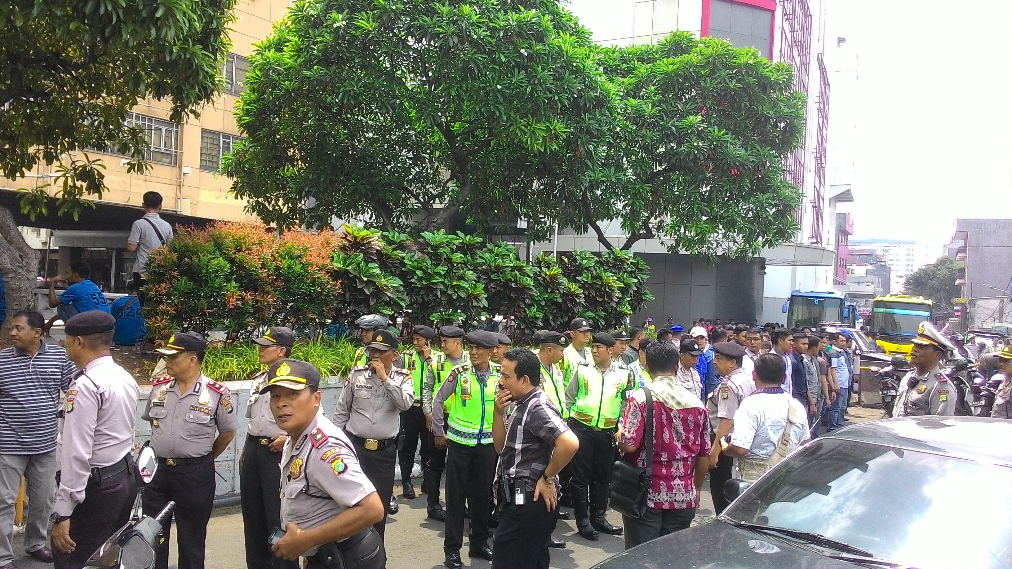 Jelang Kedatangan Jokowi & Duterte, Keamanan Tanah Abang Diperketat