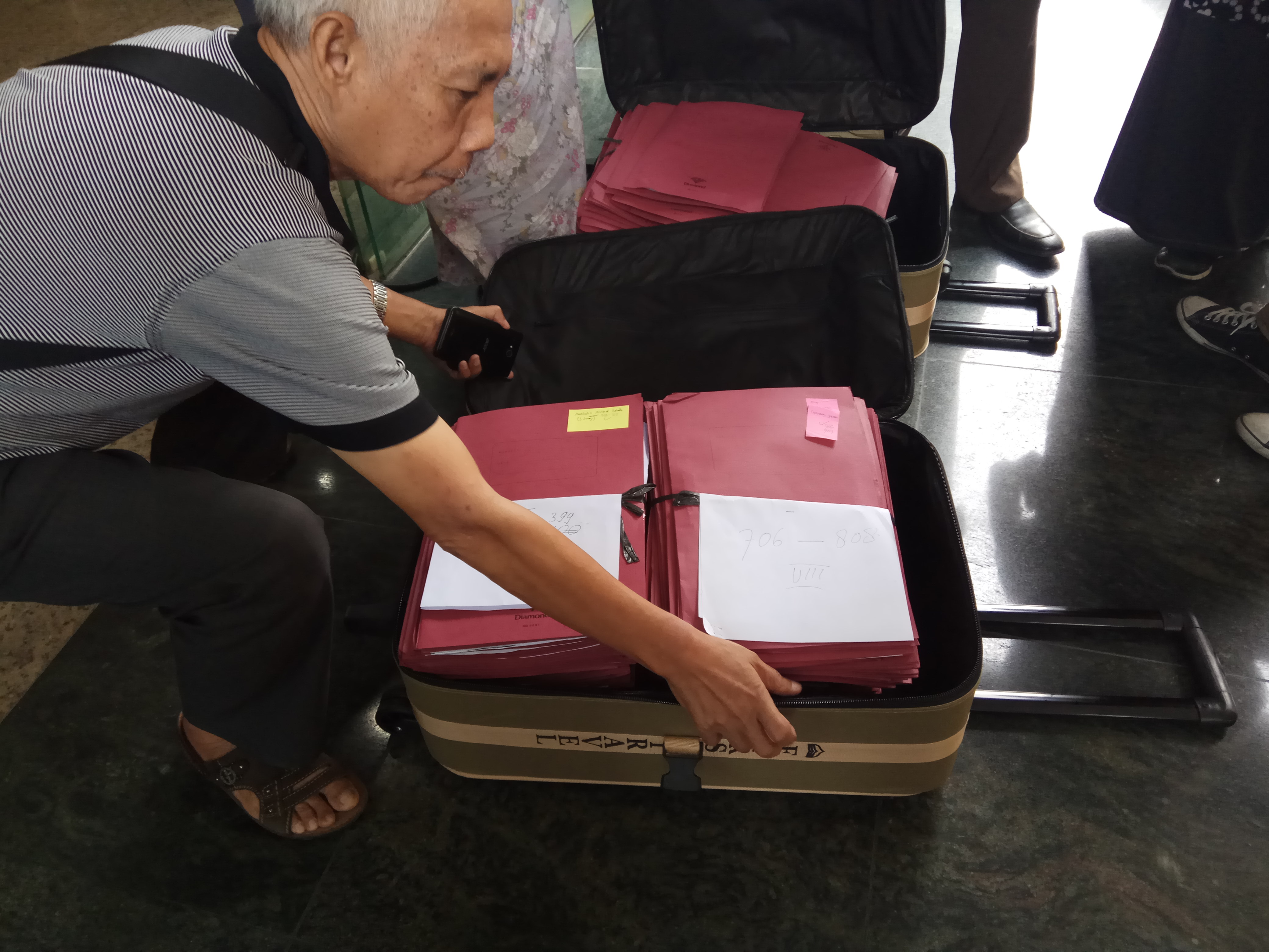 Korban First Travel tak Surut Menyesaki Crisis Center