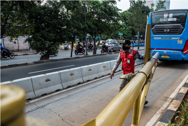 Dalam Sehari Polisi Tilang 274 Penerobos Busway