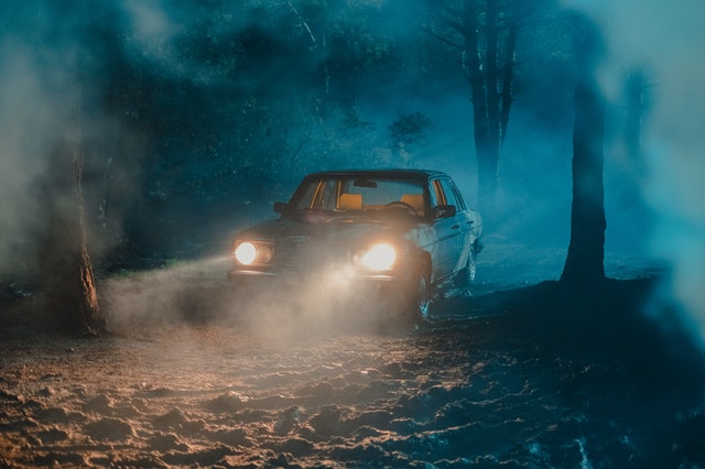 contoh sifat cahaya merambat lurus lampu mobil
