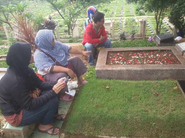 Jelang Ramadan, TPU Jeruk Purut Diserbu Penjaja Dadakan