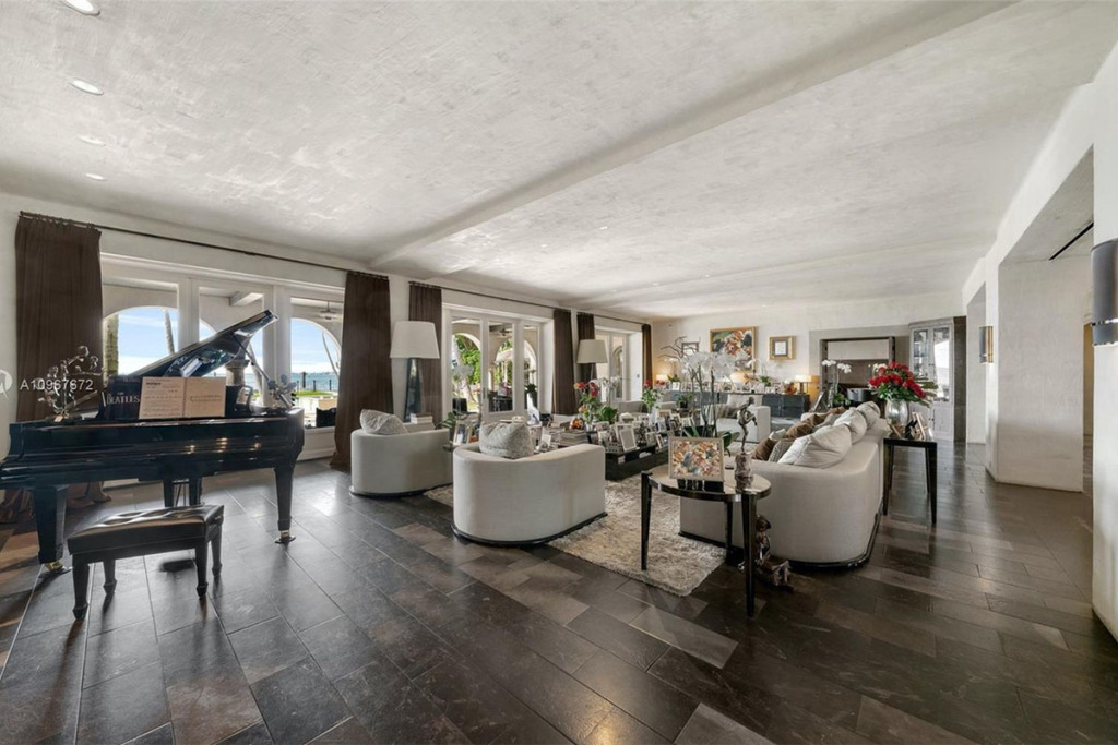 Berseteru dengan Mantan Istri, Phil Collins Jual Rumah Rp549 Miliar