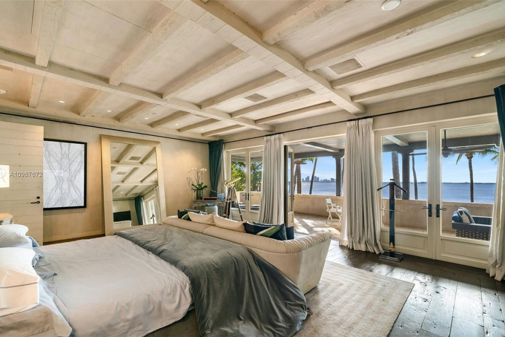 Berseteru dengan Mantan Istri, Phil Collins Jual Rumah Rp549 Miliar