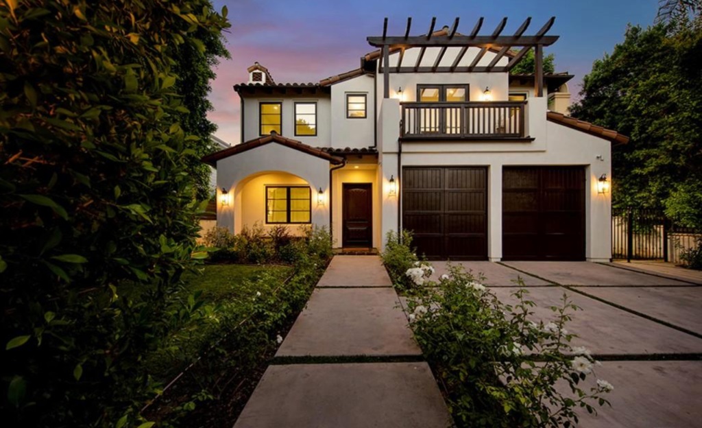 Bintang Pitch Perfect Jual Rumah Rp41 Miliar