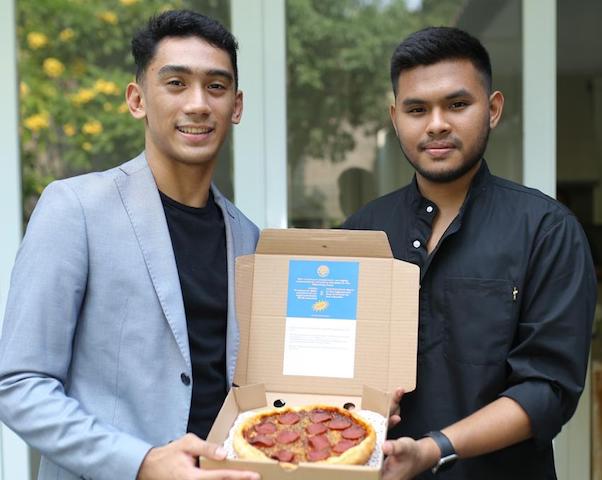 Pizza Unik dengan Tema Reversed-Pizza di Bambinos Pizza