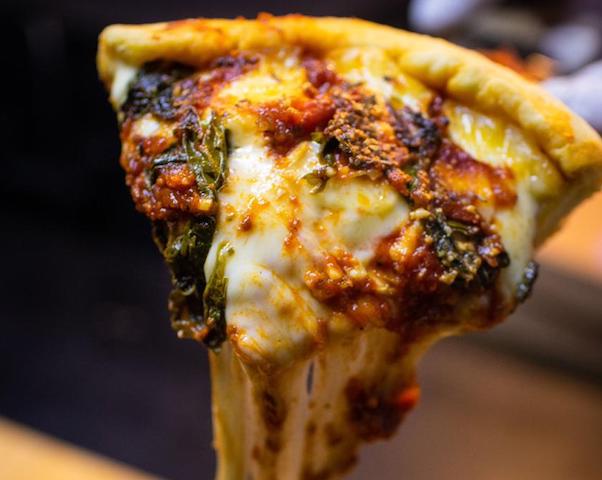 Pizza Unik dengan Tema Reversed-Pizza di Bambinos Pizza