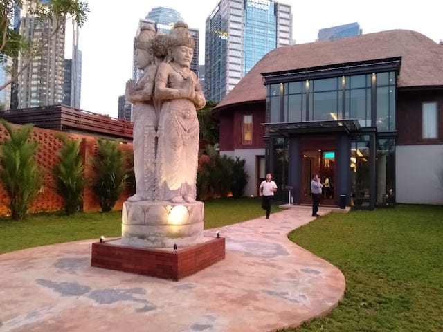 Hutan Kota Plataran, Restoran yang <i>Instagramable</i>